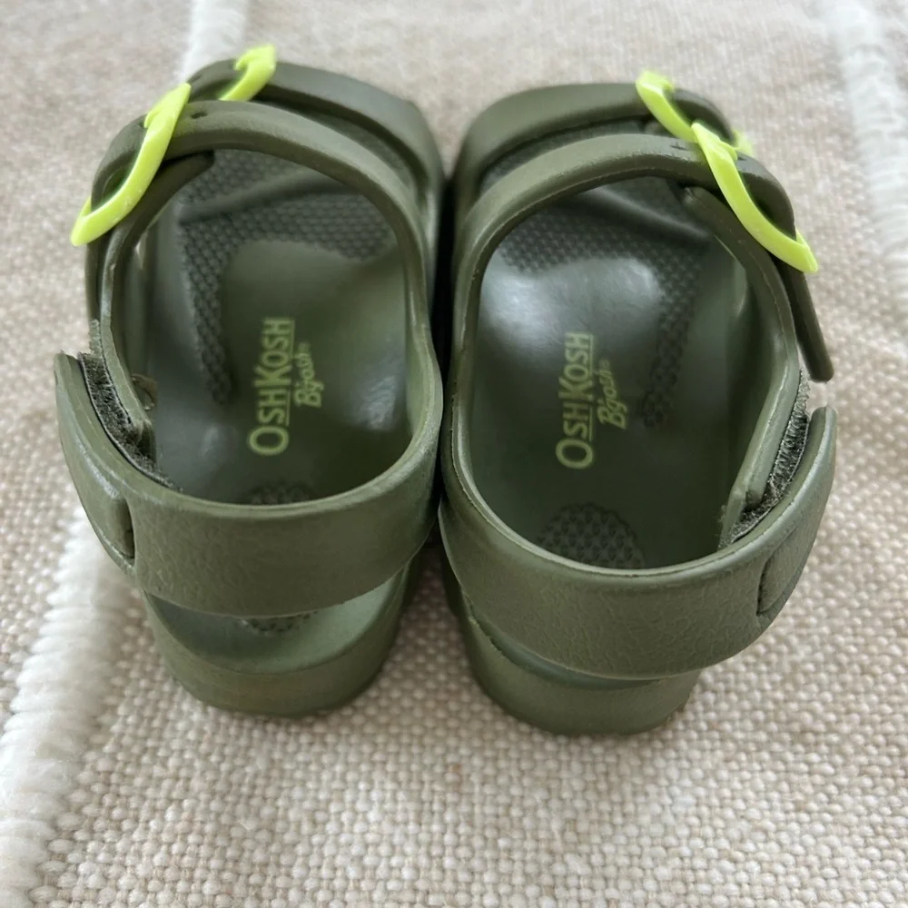 Hush Puppies Kids Green Sandals with Bright Buckles Sz 7